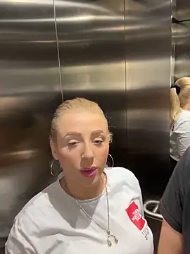 Strongqueen online show from 01.09.25