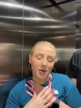 Strongqueen online show from 01.09.25