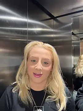 Strongqueen online show from 01.10.25