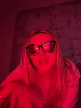 Strongqueen online show from 01.16.25