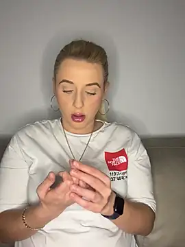 Strongqueen online show from 01.22.25