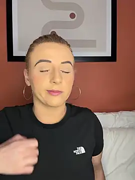 Strongqueen online show from 02.26.25