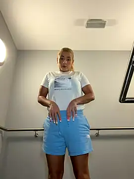 Strongqueen online show from 10.10.25