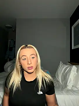 Strongqueen online show from 10.31.25