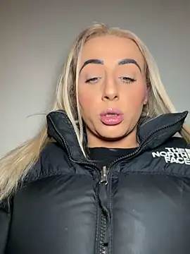 Strongqueen online show from 12.20.25