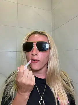 Strongqueen online show from 06.08.26
