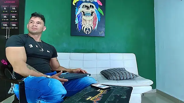 Snapshot of GendersonFit chatting on 02.08.26 GendersonFit online show from 02.08.26