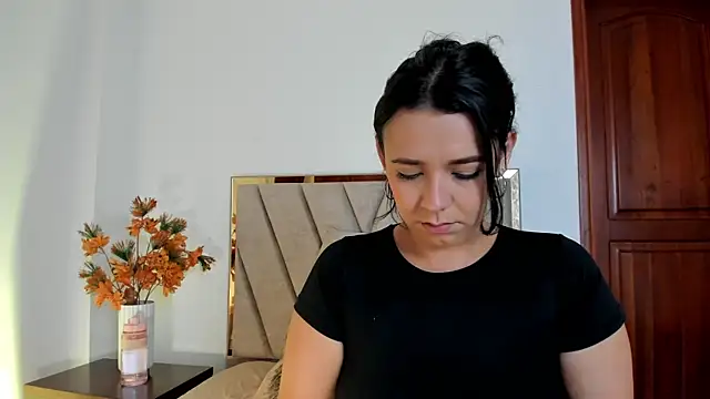 Amber  Davis online show from 12.28.24