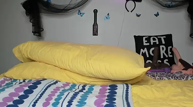 Snapshot of ThickAssRena chatting on 02.04.25 ThickAssRena online show from 02.04.25