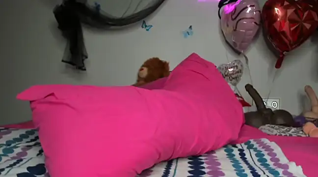 Snapshot of ThickAssRena chatting on 02.15.25 ThickAssRena online show from 02.15.25