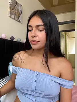 Snapshot of DaphneUwu chatting on 12.13.24 DaphneUwu online show from 12.13.24