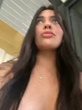 Snapshot of DaphneUwu chatting on 01.05.25 DaphneUwu online show from 01.05.25