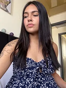 Snapshot of DaphneUwu chatting on 01.13.25 DaphneUwu online show from 01.13.25