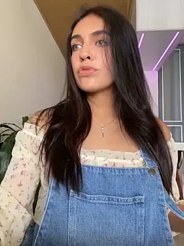 Snapshot of DaphneUwu chatting on 02.05.25 DaphneUwu online show from 02.05.25