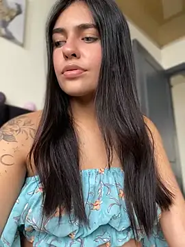 Snapshot of DaphneUwu chatting on 02.15.25 DaphneUwu online show from 02.15.25