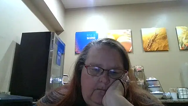 Snapshot of Hornybbw1978 chatting on 10.22.25 Hornybbw1978 online show from 10.22.25