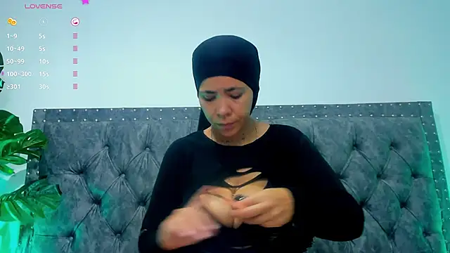 Snapshot of Dounia_nagi chatting on 02.07.25 Dounia nagi online show from 02.07.25