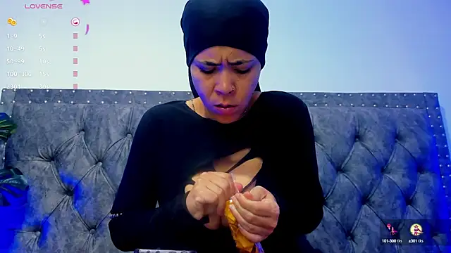 Snapshot of Dounia_nagi chatting on 02.12.25 Dounia nagi online show from 02.12.25