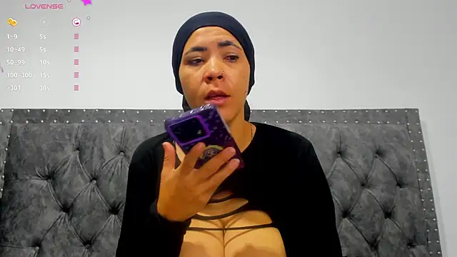 Snapshot of Dounia_nagi chatting on 02.13.25 Dounia nagi online show from 02.13.25