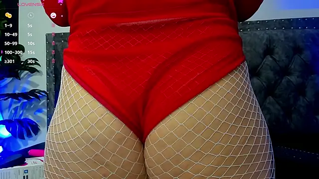 Snapshot of Dounia_nagi chatting on 02.18.25 Dounia nagi online show from 02.18.25