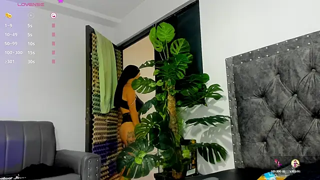 Snapshot of Dounia_nagi chatting on 02.20.25 Dounia nagi online show from 02.20.25