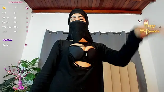 Snapshot of Dounia_nagi chatting on 10.30.25 Dounia nagi online show from 10.30.25