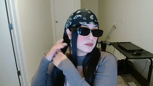 Sassy Latina online show from 11.22.25