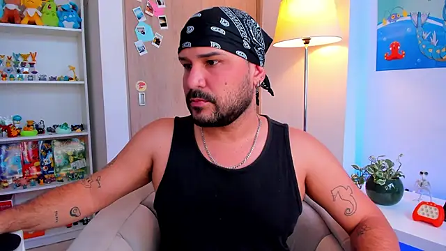 Snapshot of nicolas_cox chatting on 10.12.25 nicolas cox online show from 10.12.25