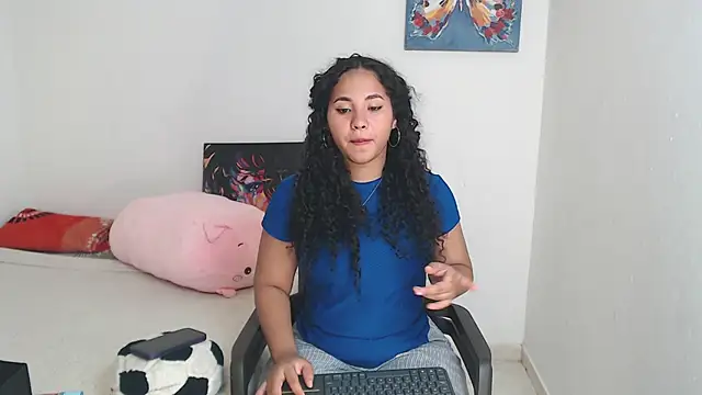 Snapshot of luciana_keating chatting on 10.05.25 luciana keating online show from 10.05.25