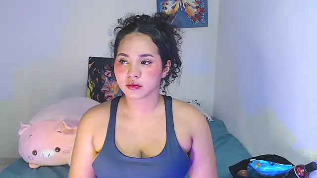 Snapshot of luciana_keating chatting on 11.18.25 luciana keating online show from 11.18.25