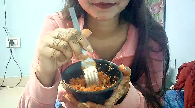 lovelydesi21 online show from 01.14.25