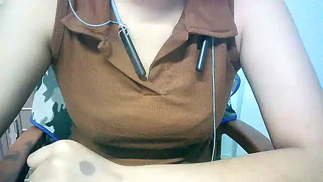 lovelydesi21 online show from 03.20.25