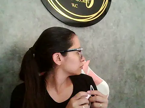 Snapshot of sharonshow chatting on 10.23.25 sharonshow online show from 10.23.25