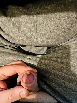 Snapshot of cross10 chatting on 02.04.25 cross10 online show from 02.04.25