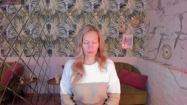 Snapshot of NancyGrace chatting on 10.04.25 NancyGrace online show from 10.04.25