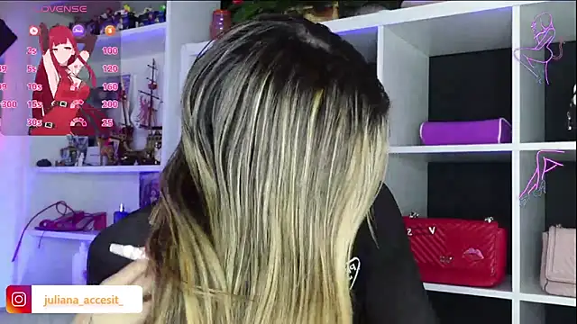 Snapshot of caroline_cossei chatting on 02.10.25 caroline cossei online show from 02.10.25