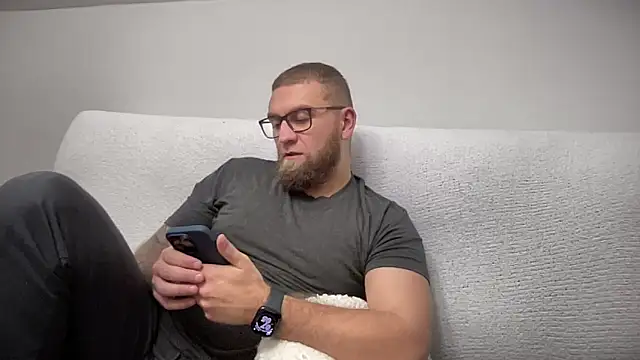 Snapshot of Bear_bear_ chatting on 12.22.24 Bear bear online show from 12.22.24