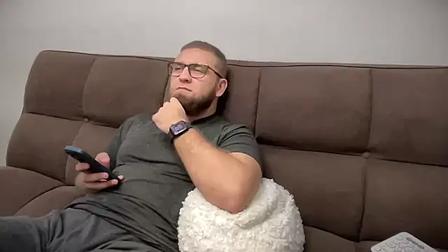 Snapshot of Bear_bear_ chatting on 12.27.24 Bear bear online show from 12.27.24