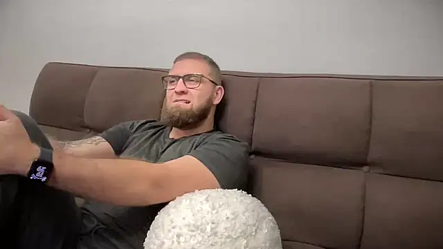 Snapshot of Bear_bear_ chatting on 12.28.24 Bear bear online show from 12.28.24