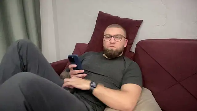 Snapshot of Bear_bear_ chatting on 02.06.25 Bear bear online show from 02.06.25