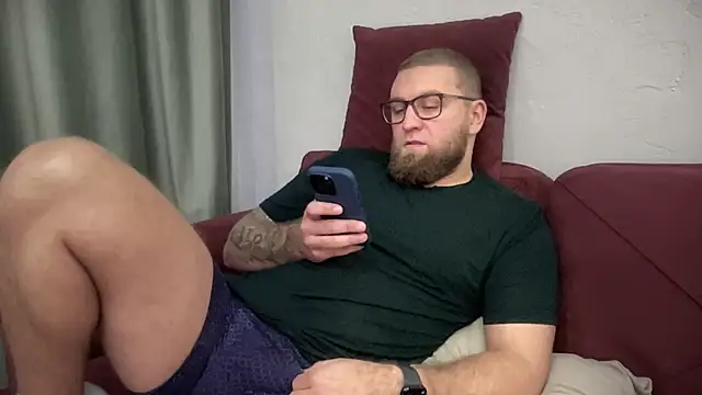 Snapshot of Bear_bear_ chatting on 02.10.25 Bear bear online show from 02.10.25