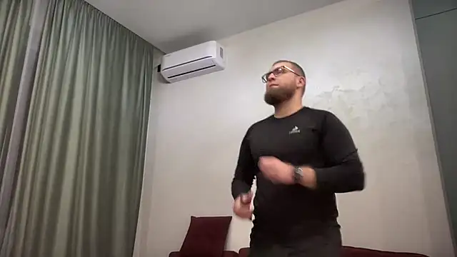 Snapshot of Bear_bear_ chatting on 02.13.25 Bear bear online show from 02.13.25