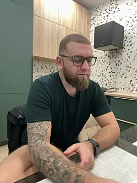 Snapshot of Bear_bear_ chatting on 02.24.25 Bear bear online show from 02.24.25