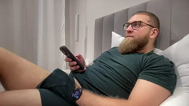 Snapshot of Bear_bear_ chatting on 10.14.25 Bear bear online show from 10.14.25