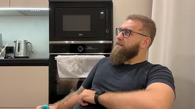 Bear bear  online show from 12.04.25