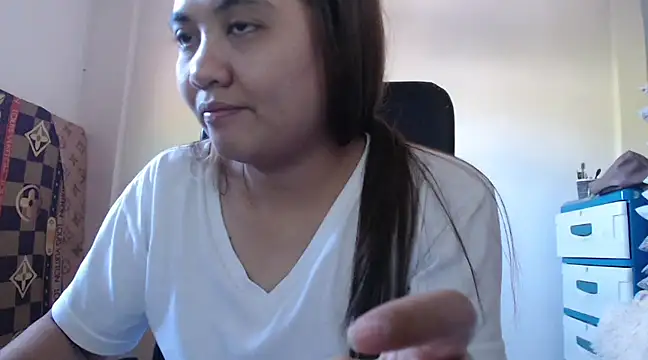 Snapshot of xTheLastVIRGINx chatting on 12.05.24 xTheLastVIRGINx online show from 12.05.24