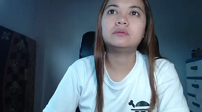 Snapshot of xTheLastVIRGINx chatting on 12.10.24 xTheLastVIRGINx online show from 12.10.24