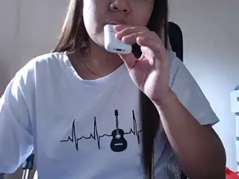 Snapshot of xTheLastVIRGINx chatting on 12.11.24 xTheLastVIRGINx online show from 12.11.24