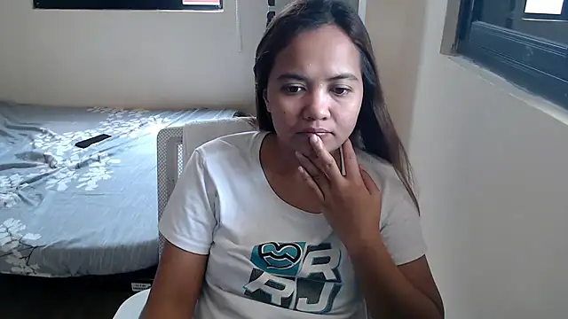 Snapshot of xTheLastVIRGINx chatting on 09.15.25 xTheLastVIRGINx online show from 09.15.25