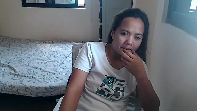 Snapshot of xTheLastVIRGINx chatting on 10.08.25 xTheLastVIRGINx online show from 10.08.25